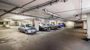 A multi-level underground parking garage with several cars parked in rows. - Basildon - 2-bed - Sleeps 5 - Near Train Station (Basildon)