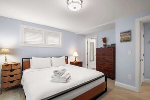 2 bedrooms, iron/ironing board, WiFi, bed sheets - Charming Getaway with Hot Tub, Dog Friendly! (Eastham)
