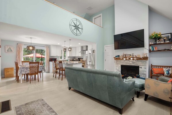 テレビ、暖炉、書斎 / ワークスペース