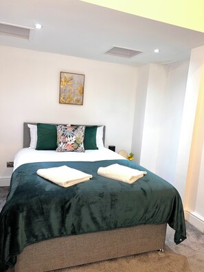 2 bedrooms, WiFi, bed sheets