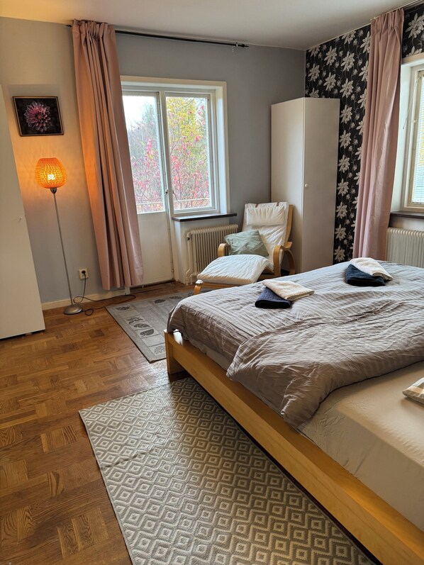 3 chambres, bureau, Wi-Fi gratuit, draps fournis