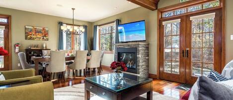 Télévision, cheminée