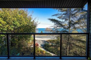 Property grounds - Shale Beach House -- 5 minutes drive to Blue Mountain Village! (The Blue Mountains)