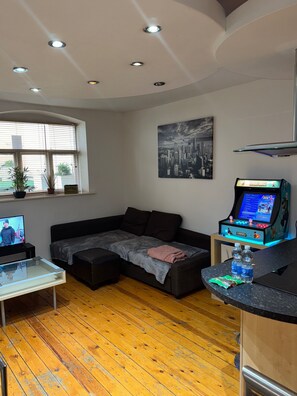 Apartment | Living area - 1br-wifi-freesnacks-freeparking-petsok-retroarcade (Newcastle-upon-Tyne)