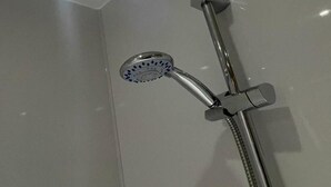 A shower with a handheld showerhead and a wall-mounted control. - 1br-wifi-freesnacks-freeparking-petsok-retroarcade (Newcastle-upon-Tyne)