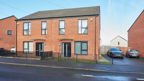 Unclassified image, 2 of 20, button - Host Stay Falstaff Crescent (Sheffield)