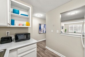 Interior - Upper Westside Atlanta 2BR apartment with king beds, full kitchen, fast Wi-Fi, and free parking — close to dining, shopping, and MARTA. (Atlanta)