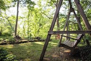 Property grounds - 1st flr nr Shaker, RTA rail, Cle Clinic & Univ. Ho (Akron)