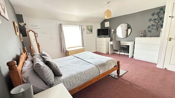 2 bedrooms, desk, iron/ironing board, travel crib