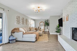 テレビ、書斎 / ワークスペース