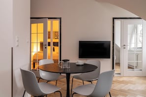 In-room dining - RentPlanet - Przy Ogrodzie Botanicznym (Wroclaw)