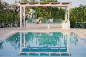 Outdoor pool - Trullo the Black Cat (Puglia)