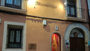 A building with a sign reading "Mundobrigga" and a plaque indicating it is a tourist accommodation. - 2 Bedroom Apartment Asia (Munébrega)