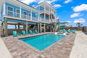A heated pool - Amazing beach house, private heated pool and separate In-Law suite. (Navarre)