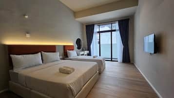 Comfort Triple Room, Balcony | Desk, laptop workspace, iron/ironing board, free WiFi