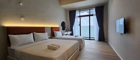 Comfort Triple Room, Balcony | Desk, laptop workspace, iron/ironing board, free WiFi