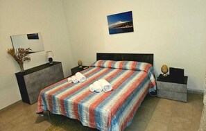 1 bedroom, WiFi, bed sheets - Anna's House near Airport (Catania)
