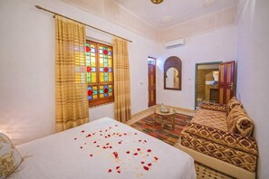 Romantic Room | In-room safe, free WiFi, bed sheets