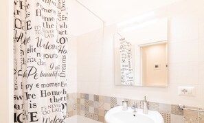 Basic Double Room | Bathroom - Dimora Sergente Maggiore By DomusExtra (Naples)