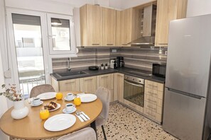 Fridge, microwave, oven, coffee/tea maker - Chic 1-bedroom apartment with WiFi, AC in vibrant Kallithea (Kallithea)