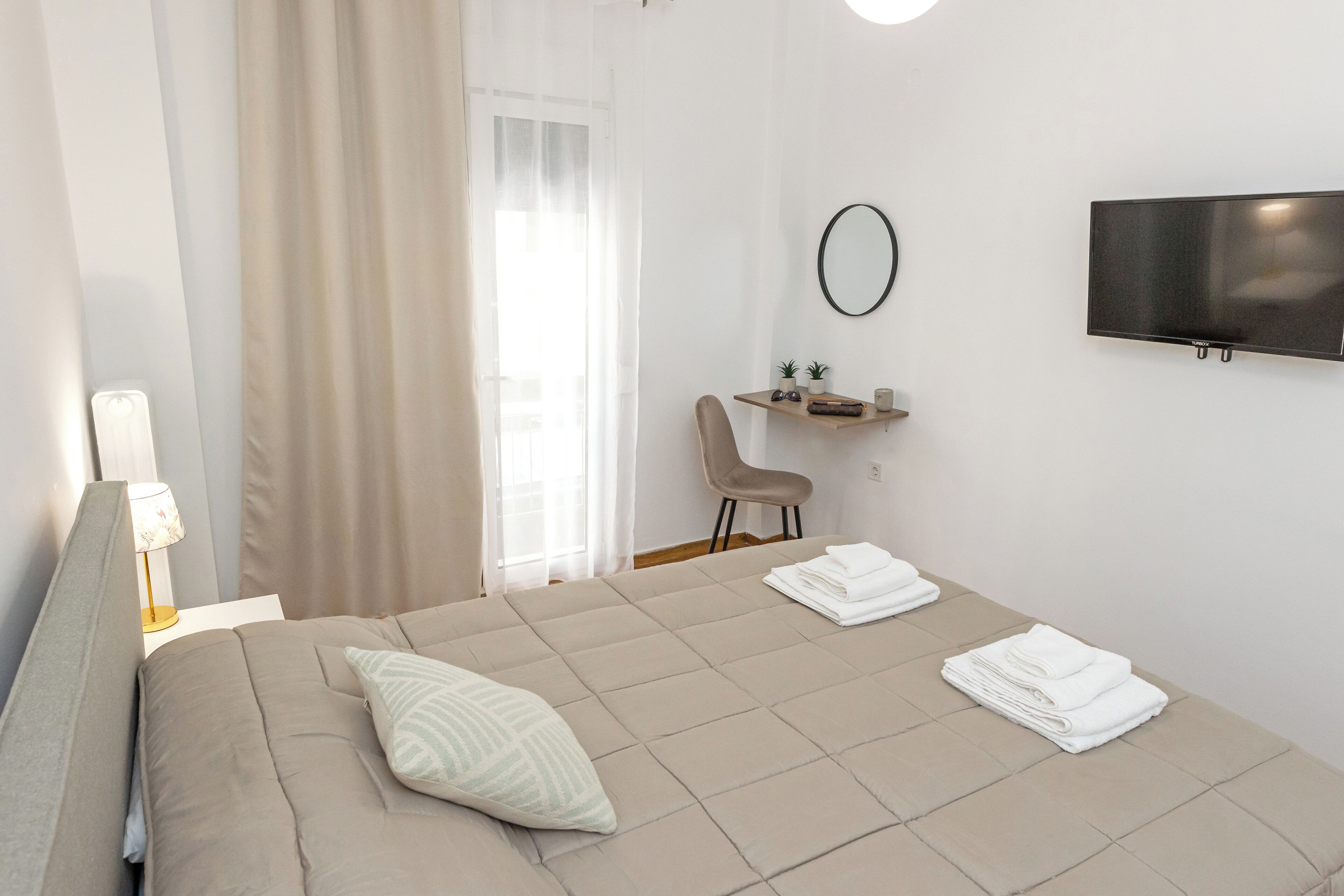 1 bedroom, desk, WiFi, bed sheets