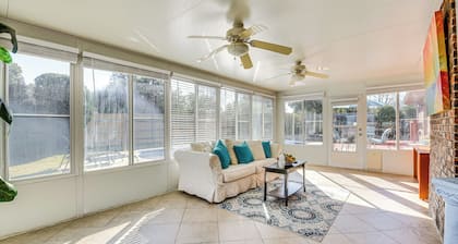 Sunny Retreat w/ Hot Tub in Fort Walton Beach!