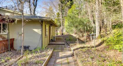 7 Mi to Clear Lake: Home w/ Peaceful Deck!