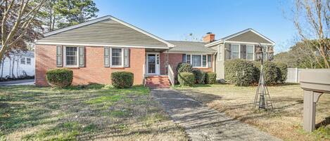 House (3 Bedrooms) | Front of property