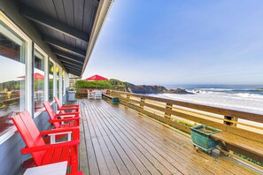 Interior - Private Beach Access: Serene Escape in Depoe Bay (Depoe Bay)