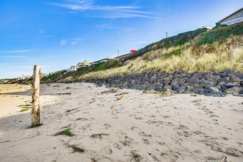 Private Beach Access: Serene Escape in Depoe Bay