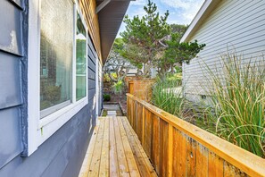 House (3 Bedrooms) | Interior - Private Beach Access: Serene Escape in Depoe Bay (Depoe Bay)