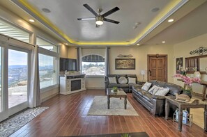 TV, fireplace