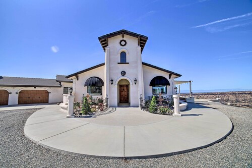 Chic Paradise Home w/ Terrace: 13 Mi to Wineries!
