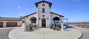 Chic Paradise Home w/ Terrace: 13 Mi to Wineries!