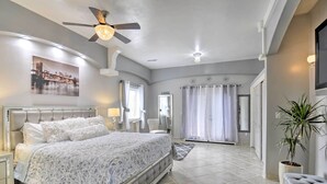 Interior - Chic Paradise Home w/ Terrace: 13 Mi to Wineries! (Chico)