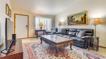 Apartment (2 Bedrooms) | Front of property
