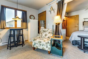 Apartment (0 Bedroom) | Interior - 2 Mi to Lake Winnebago: Studio w/ Private Yard! (Neenah)
