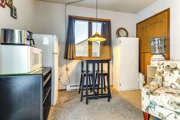 Apartment (0 Bedroom) | Interior - 2 Mi to Lake Winnebago: Studio w/ Private Yard! (Neenah)