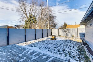 Interior - 2 Mi to Lake Winnebago: Studio w/ Private Yard! (Neenah)