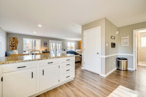 House (5 Bedrooms) | Interior