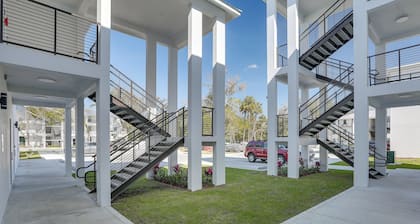 Walkable Downtown Labelle Apt w/ Private Balcony!