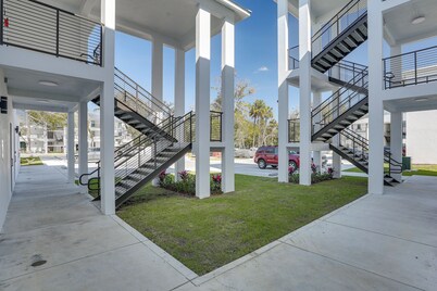 Walkable Downtown Labelle Apt w/ Private Balcony!