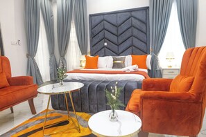 4 habitaciones, escritorio, tabla de planchar con plancha y wifi gratis 