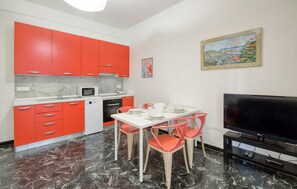 Fridge, microwave, oven, dishwasher - 3 bedroom awesome apartment in Genova (Genova)
