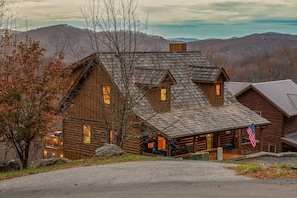 Apartment | 4 bedrooms - Blue Ridge Mountain Cabin With Stunning Views (Mars Hill)