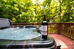 1 bedroom - Smoky Mountains Honeymoon Cabin Dog Friendly (Sevierville)