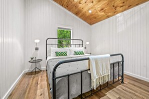 1 bedroom - Smoky Mountains Honeymoon Cabin Dog Friendly (Sevierville)