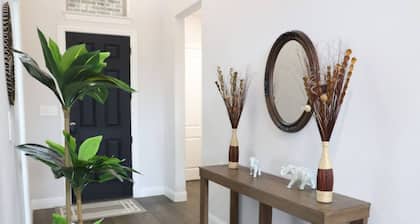 Spacious Home w Putting Green -for Extended Stays