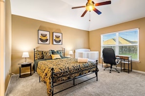 House | 3 bedrooms, desk - Spacious One-level Home - Calm Neighborhood Yard (Crowley)