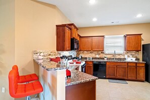 House | 3 bedrooms - Spacious One-level Home - Calm Neighborhood Yard (Crowley)